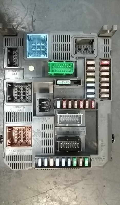 Boîte de fusibles / SAM / BSI PEUGEOT 208 Imagem-2