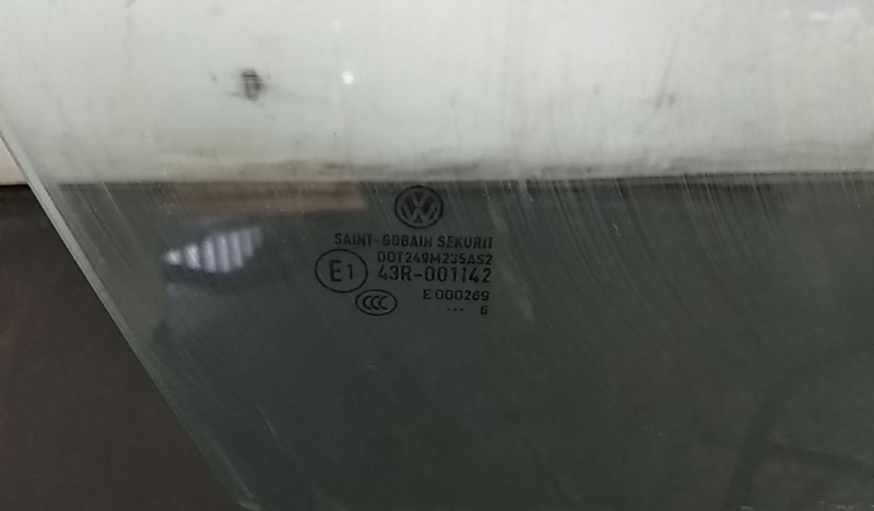 Right front door glass VOLKSWAGEN Polo (9N) Imagem-1