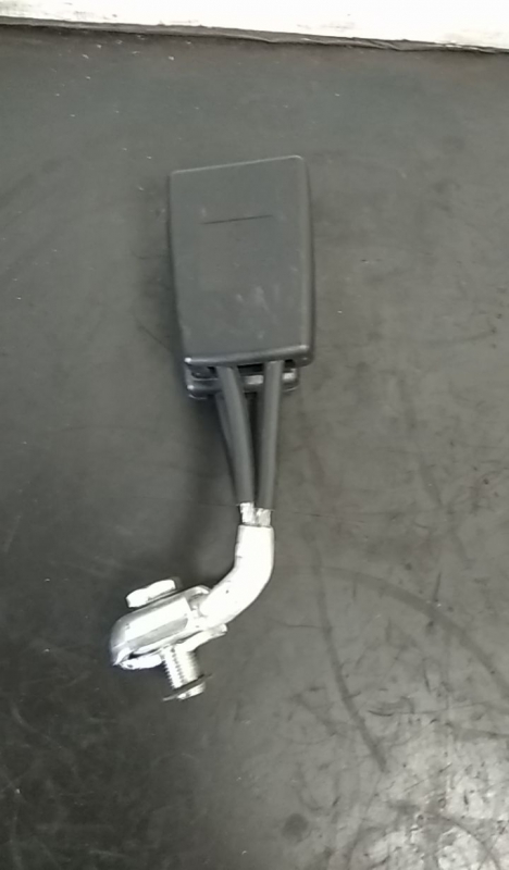 Boucle de ceinture centrale SEAT Ibiza III (6L1) Imagem-2