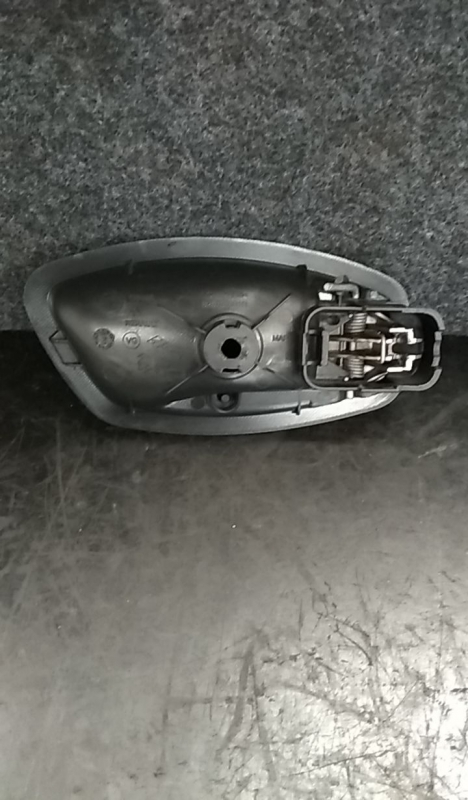 Left front interior door handle RENAULT Megane III (BZ0_) Imagem-1