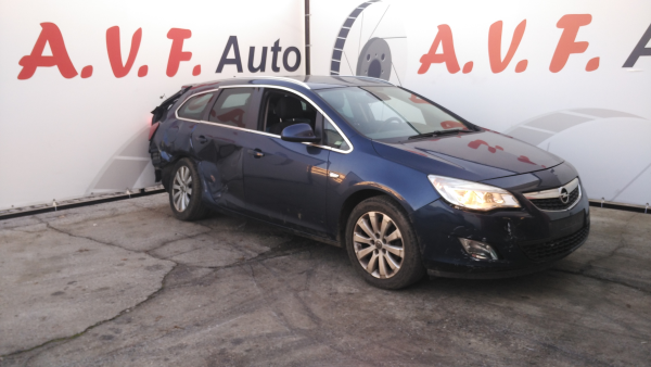 Astra J Sports Tourer OPEL Astra J Sports Tourer Imagem-2