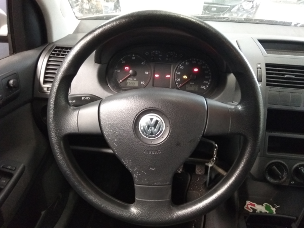 Polo  VOLKSWAGEN Polo (9N) Imagem-4