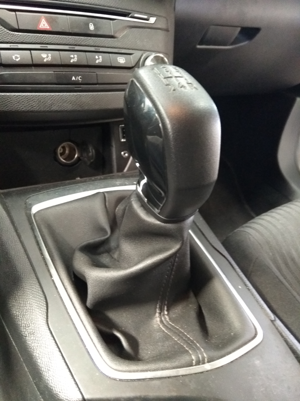 308 II PEUGEOT 308 II Imagem-15