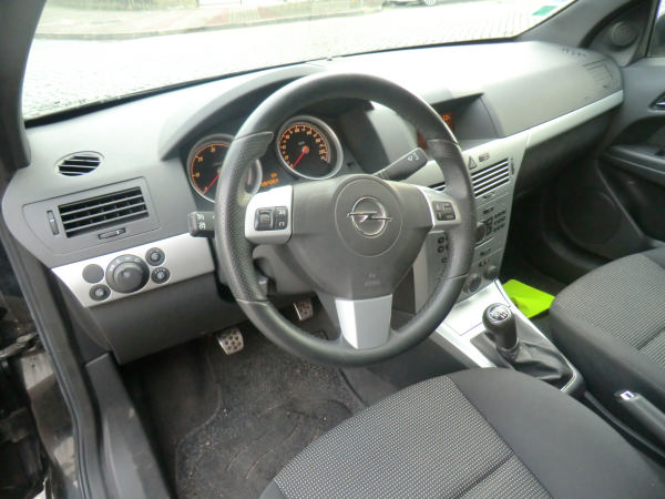 Astra H GTC  OPEL Astra H GTC (L08) Imagem-4