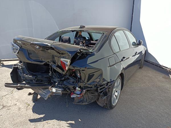 3  BMW 3 (E90) Imagem-2