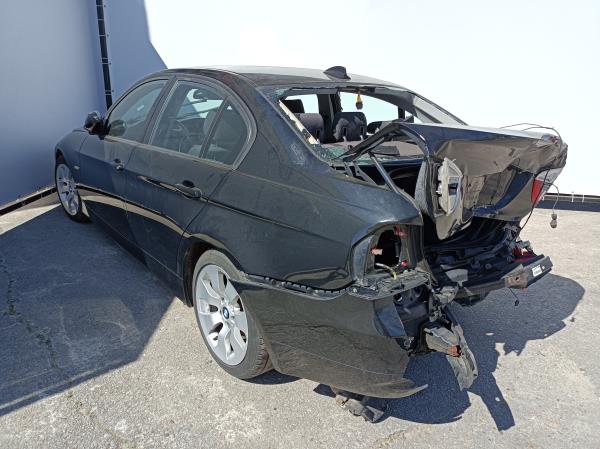 3  BMW 3 (E90) Imagem-4