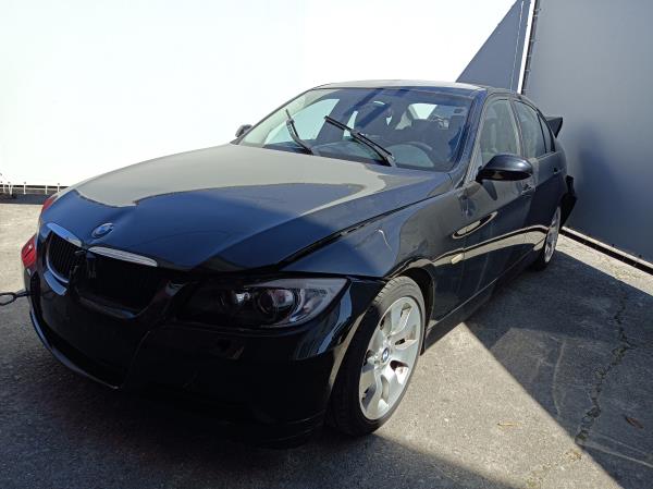 3  BMW 3 (E90) Imagem-5