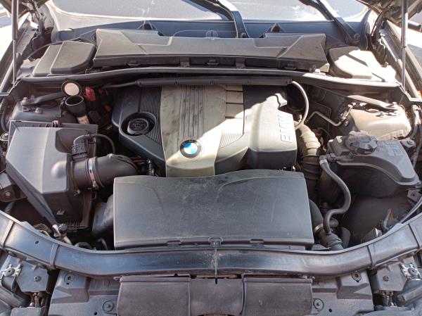 3  BMW 3 (E90) Imagem-6