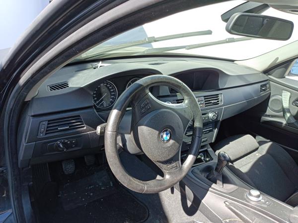 3  BMW 3 (E90) Imagem-7