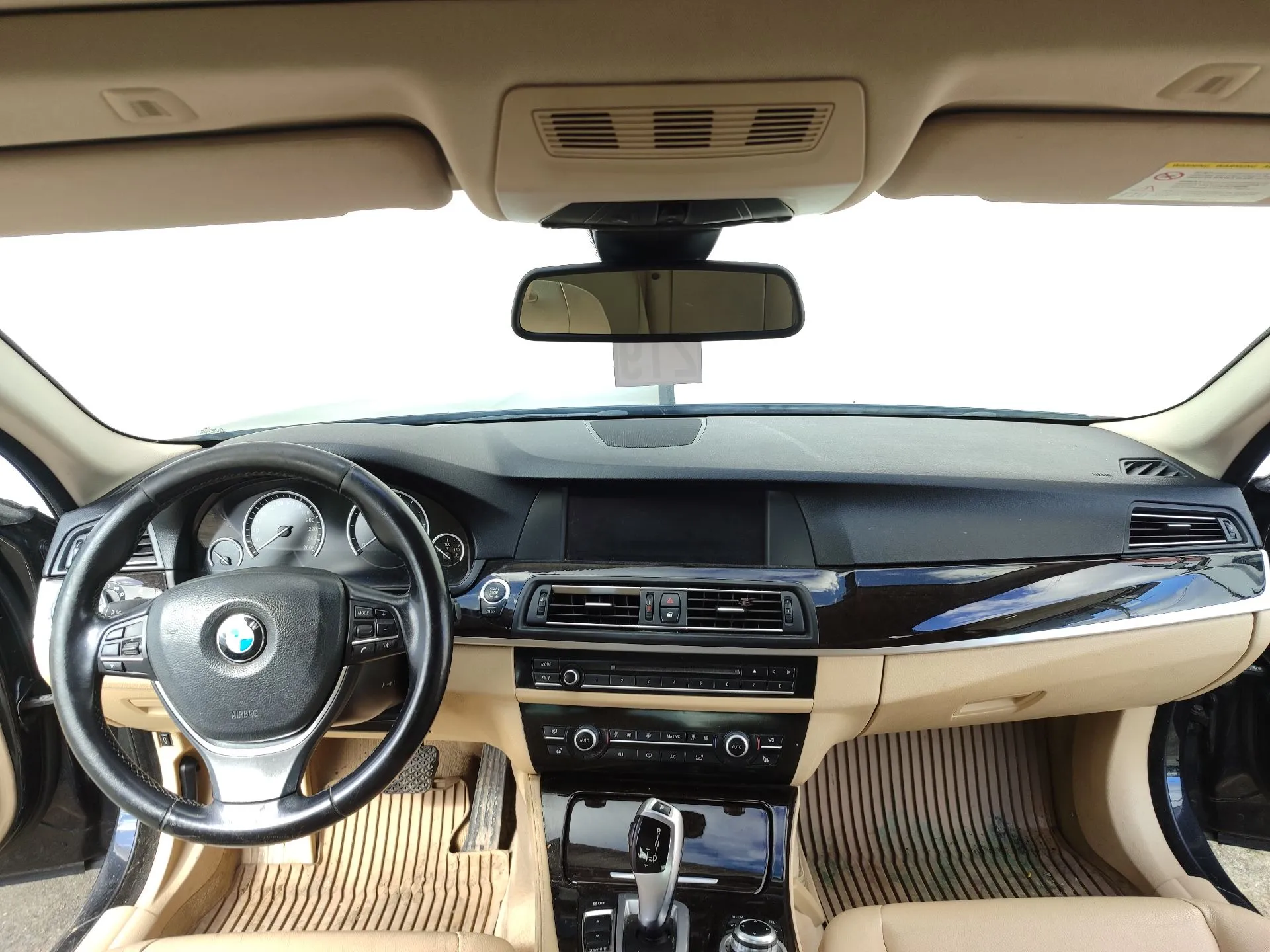 5  BMW 5 (F10) Imagem-6