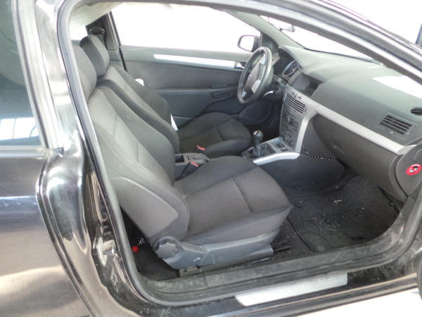 Astra H GTC  OPEL Astra H GTC (L08) Imagem-4