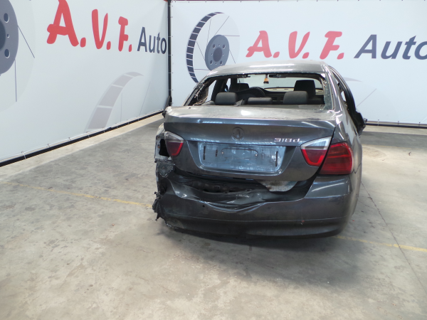 3  BMW 3 (E90) Imagem-3