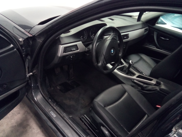 3  BMW 3 (E90) Imagem-4