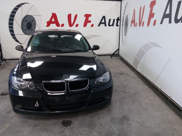 3  BMW 3 (E90) Imagem-5