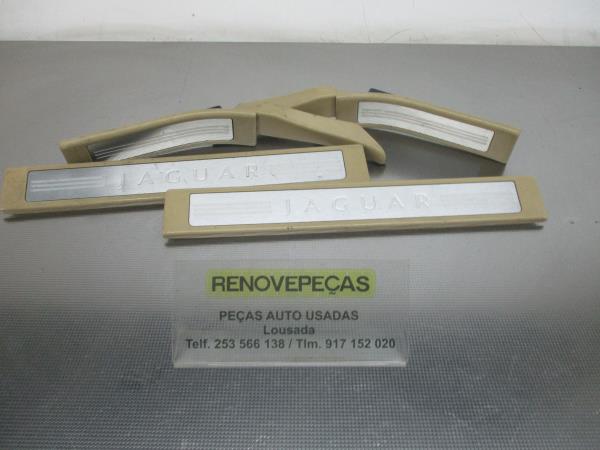 Rodapé / soleira porta frente direita JAGUAR XF (X250)