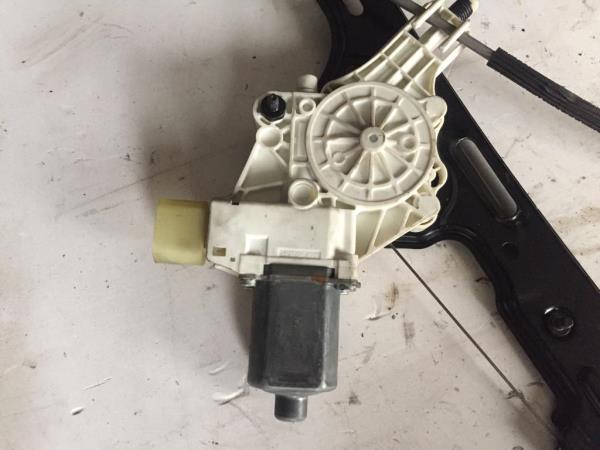 Elevador vidros frente direito BMW 1 (E87) Imagem-1