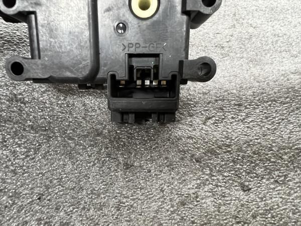 Motor del compuerta de la calefacción MAZDA 6 Sedan (GG) Imagem-3