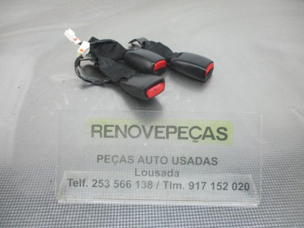 Hebilla de cinturón trasero izquierdo MAZDA 3 (BK)