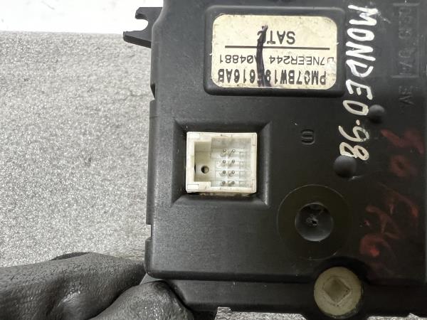 Motor del compuerta de la calefacción FORD Mondeo II (BAP) Imagem-2