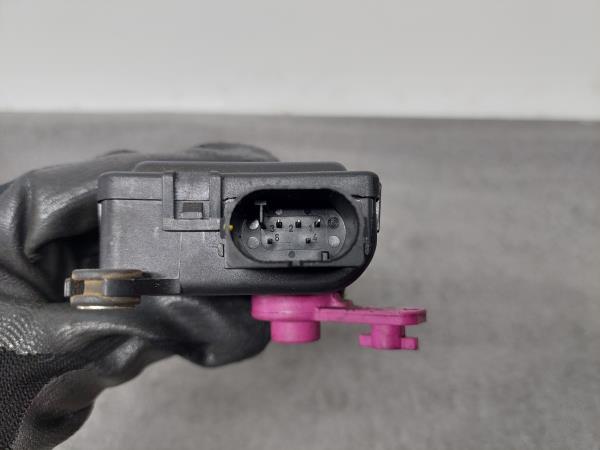 Motor del compuerta de la calefacción SEAT Ibiza II (6K1) Imagem-3