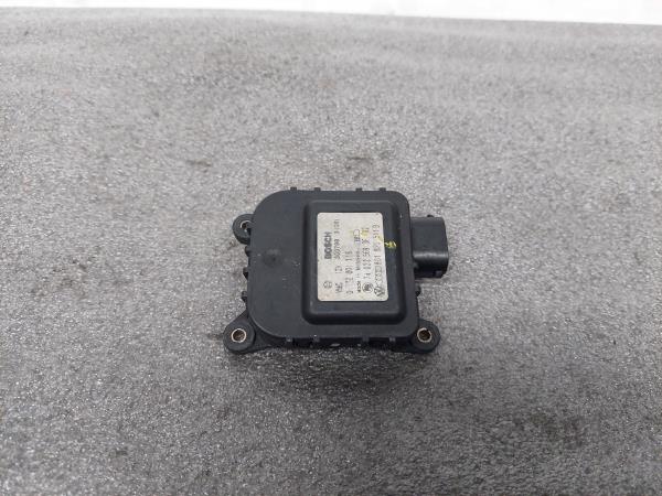 Motor del compuerta de la calefacción VOLKSWAGEN Passat (3B2)