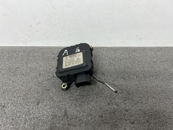 Motor del compuerta de la calefacción AUDI A6 (4B2, C5)