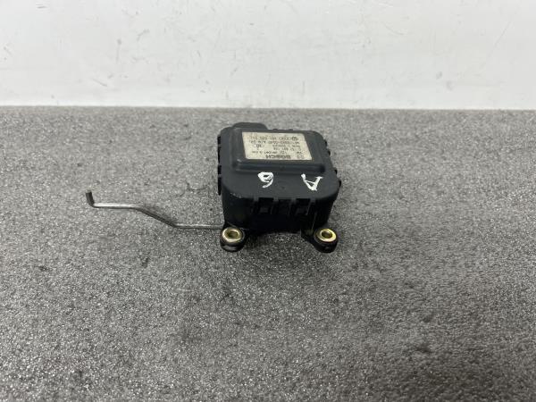 Motor del compuerta de la calefacción AUDI A6 (4B2, C5) Imagem-2