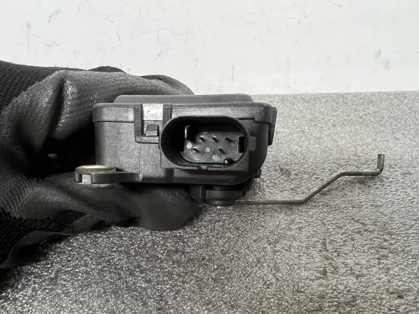 Motor del compuerta de la calefacción AUDI A6 (4B2, C5) Imagem-4