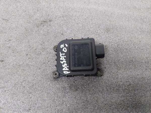 Motor del compuerta de la calefacción VOLKSWAGEN Passat (3B3)