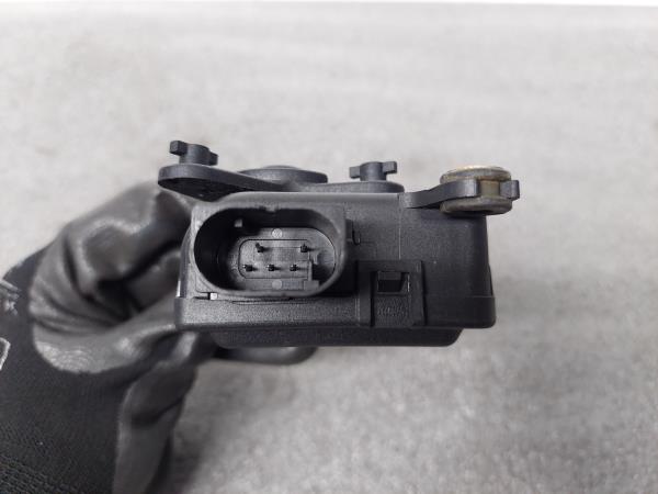 Motor del compuerta de la calefacción VOLKSWAGEN Passat (3B3) Imagem-3