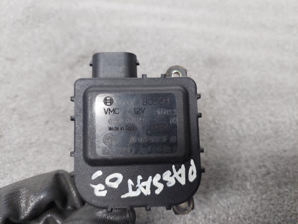 Motor del compuerta de la calefacción VOLKSWAGEN Passat (3B3) Imagem-2