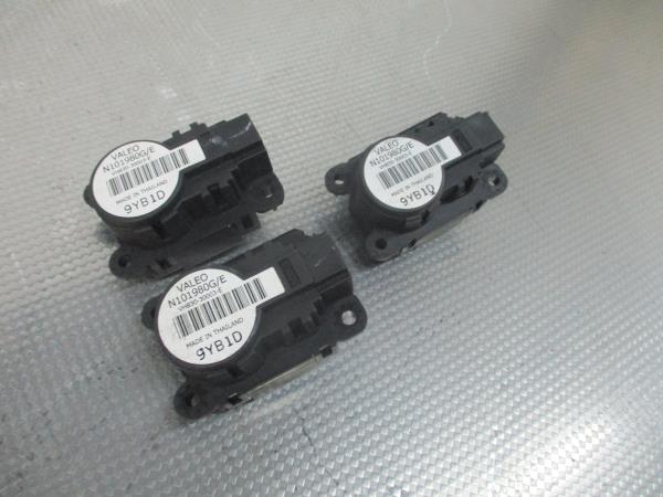 Motor del compuerta de la calefacción RENAULT Megane III (BZ0_) Imagem-2