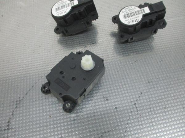 Motor del compuerta de la calefacción RENAULT Megane III (BZ0_) Imagem-3