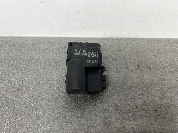 Motor del compuerta de la calefacción MITSUBISHI Carisma Hatchback (DA_)