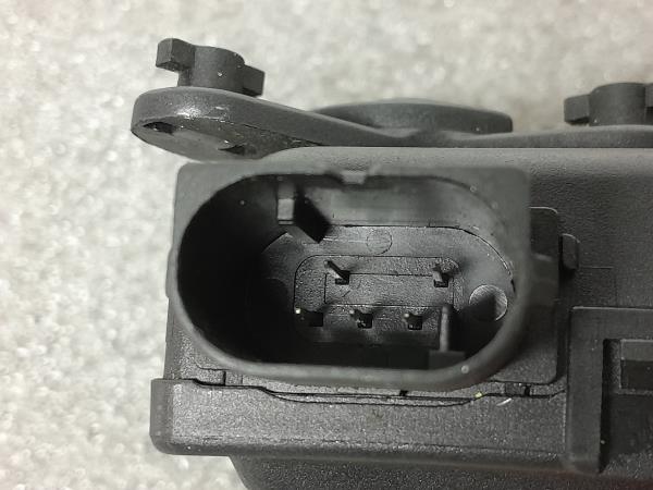 Motor del compuerta de la calefacción SKODA Superb I Sedan (3U4) Imagem-3