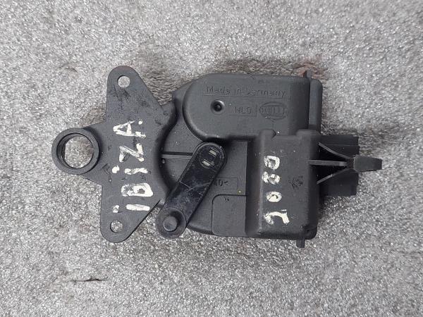 Motor del compuerta de la calefacción SEAT Ibiza II (6K1) Imagem-1