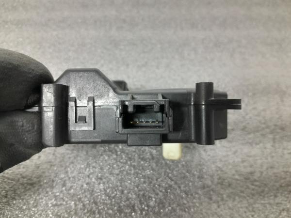 Motor del compuerta de la calefacción TOYOTA Prius Hatchback (_W3_) Imagem-2