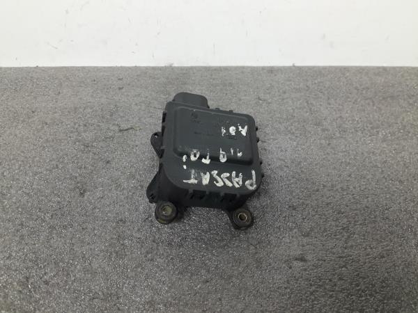 Motor del compuerta de la calefacción VOLKSWAGEN Passat (3B2)