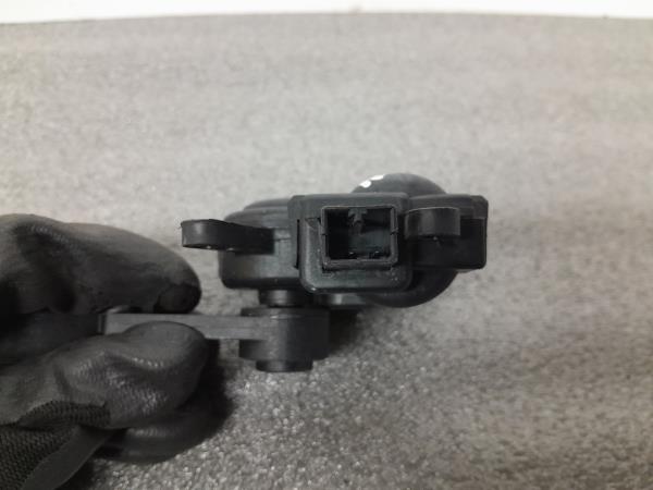 Motor del compuerta de la calefacción FORD Fiesta V (JH_, JD_) Imagem-2