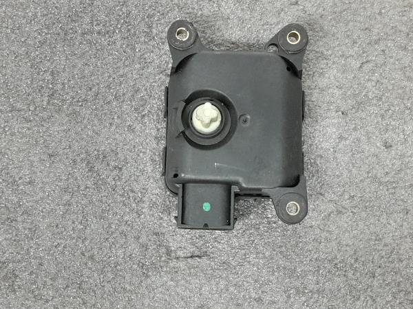 Motor del compuerta de la calefacción OPEL Astra G Caravan (F35_) Imagem-1
