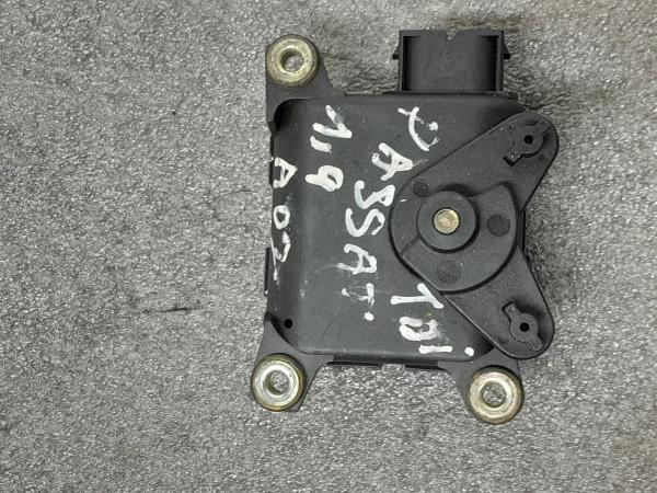 Motor del compuerta de la calefacción VOLKSWAGEN Passat (3B3) Imagem-1