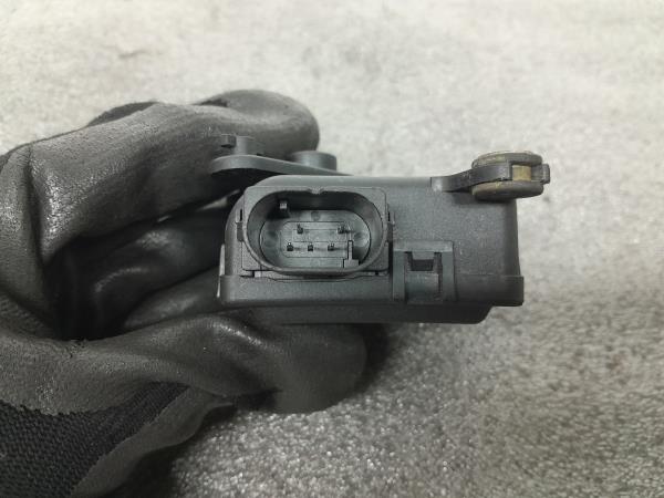 Motor del compuerta de la calefacción VOLKSWAGEN Passat (3B3) Imagem-3