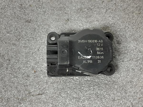 Motor del compuerta de la calefacción FORD Focus II (DA_)