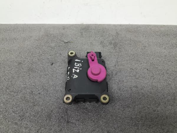 Motor del compuerta de la calefacción SEAT Ibiza II (6K1) Imagem-1