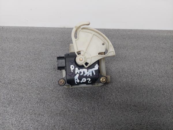 Motor del compuerta de la calefacción VOLKSWAGEN Passat (3B2)