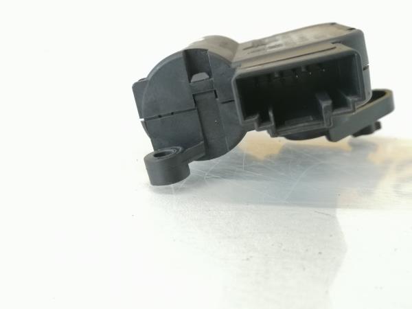 Motor del compuerta de la calefacción VOLKSWAGEN Golf VI (5K1) Imagem-3