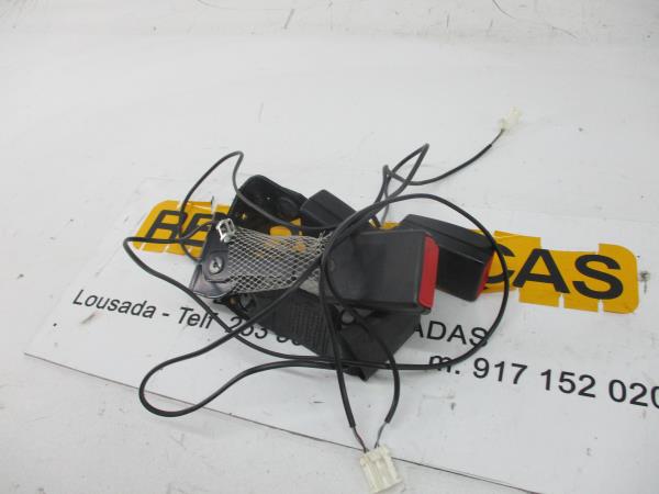 Hebilla de cinturón trasero izquierdo PEUGEOT 3008 I (0U_) Imagem-1