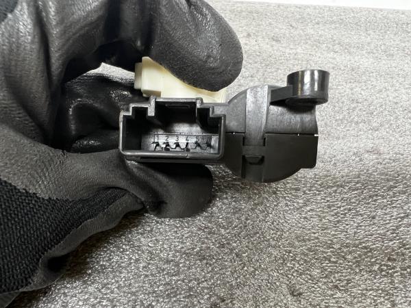 Motor del compuerta de la calefacción VOLKSWAGEN Golf V (1K1) Imagem-3