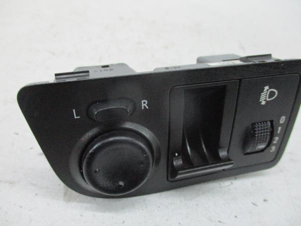 Interruptor / Botao (Espelhos) CHEVROLET Spark (M300) Imagem-2 Interruptor / Botao (Espelhos) CHEVROLET Spark (M300) Imagem-2