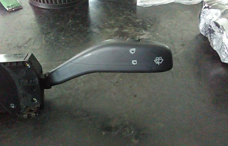 Conjunto / manetes de luzes e limpa vidros VOLKSWAGEN Polo (9N) Imagem-1